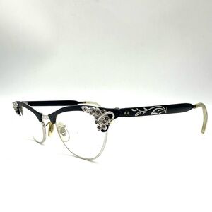 1950’s VTG Silver 4 1/4 Aluminum Cat Eye